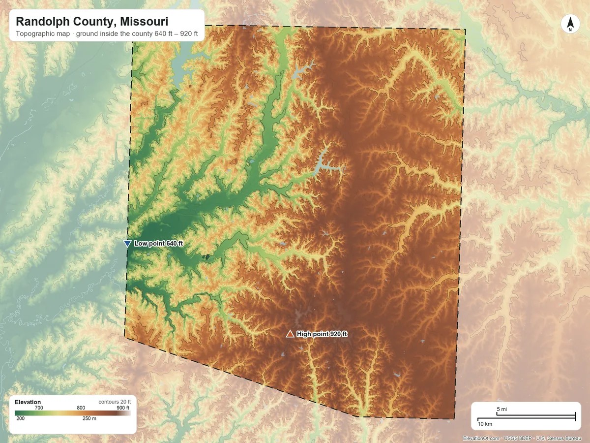 Topographic elevation map of Randolph County, Missouri, shaded from 640 ft on the west side to 920 ft on the south side