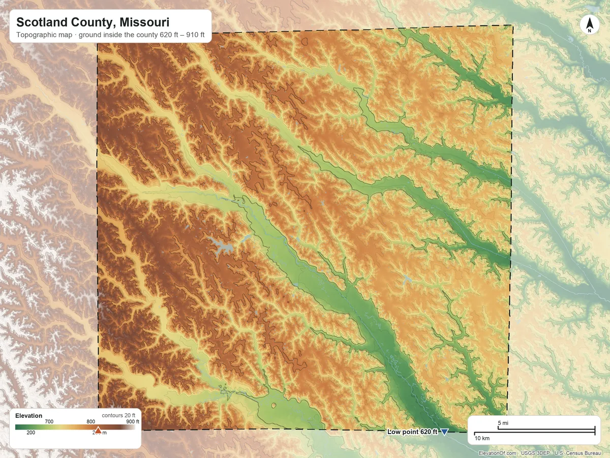 Topographic elevation map of Scotland County, Missouri, shaded from 620 ft on the southeast side to 910 ft on the southwest side
