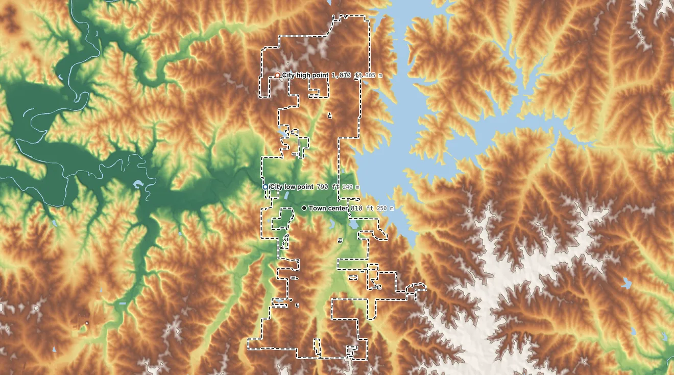 Topographic elevation map of Smithville, Missouri, shaded from 790 ft on the northwest side to 1,010 ft on the north side