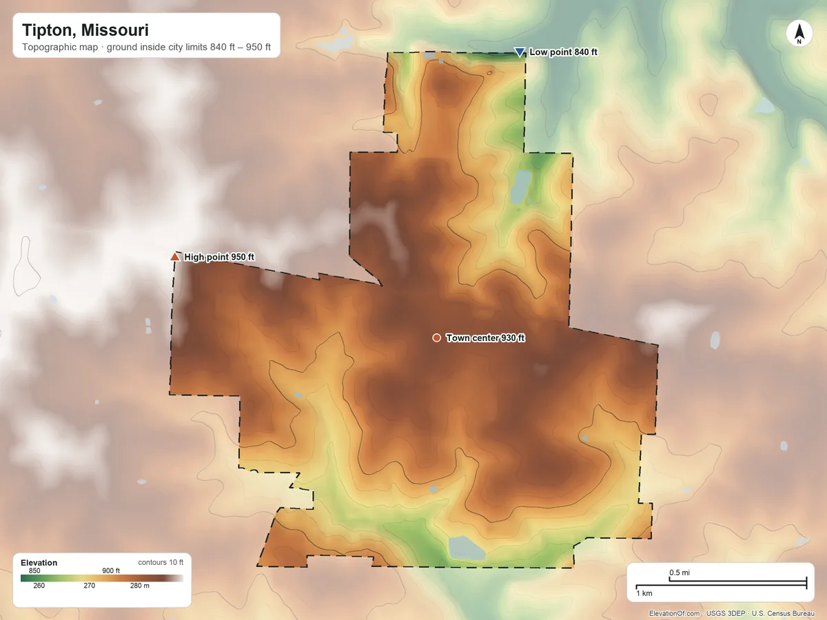 Topographic elevation map of Tipton, Missouri, shaded from 840 ft on the north side to 950 ft on the west side