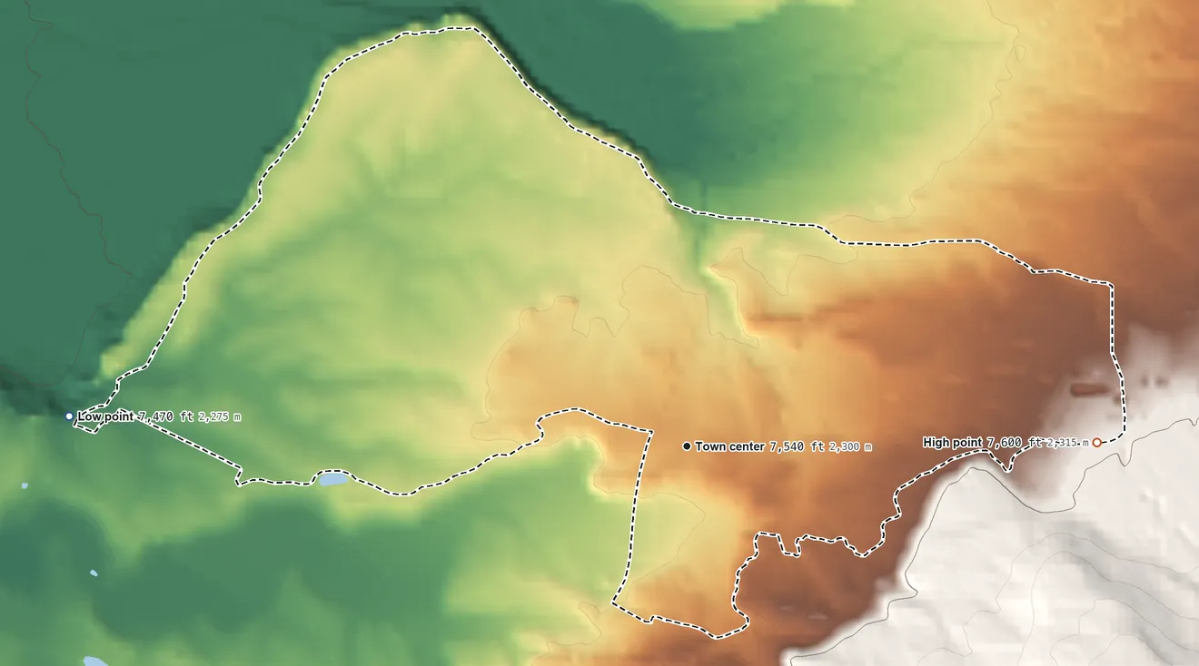 Topographic elevation map of Ensenada, New Mexico, shaded from 7,470 ft on the west side to 7,600 ft on the east edge, below higher ground just outside