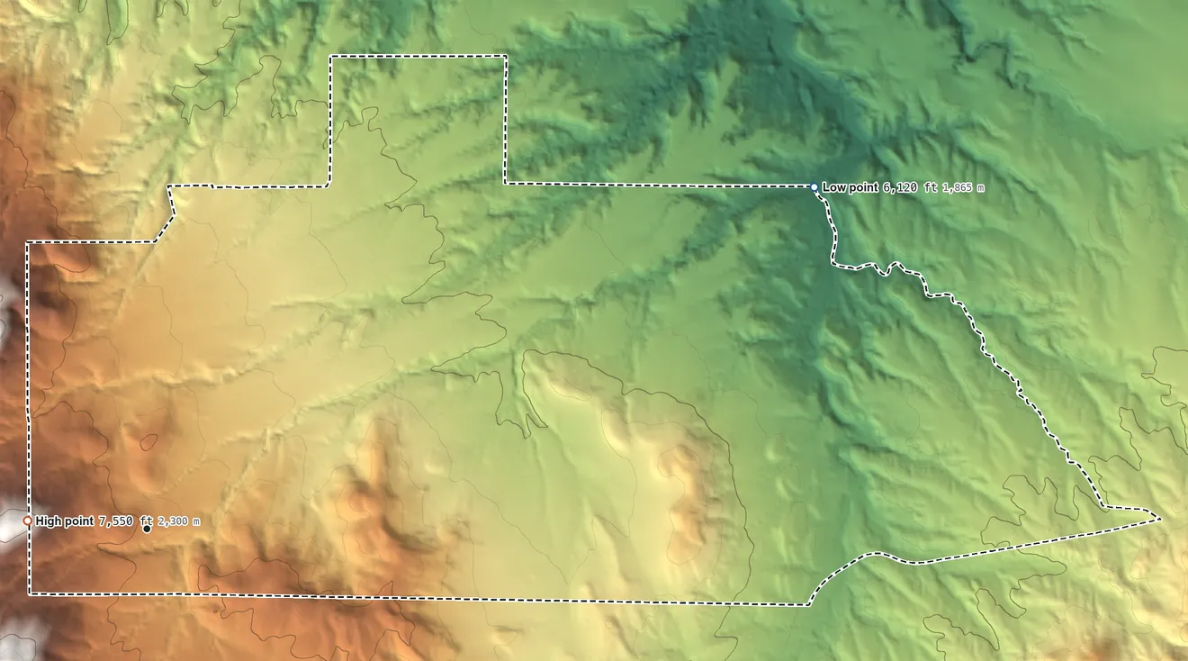 Topographic elevation map of La Madera, New Mexico, shaded from 6,120 ft on the northeast side to 7,550 ft at the foot of the Sandia Mountains