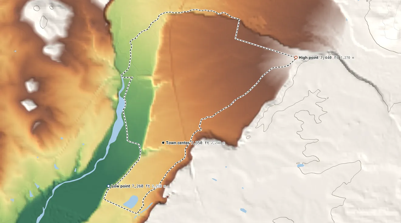 Topographic elevation map of Los Ojos, New Mexico, shaded from 7,260 ft on the southwest side to 7,440 ft on the northeast edge, below higher ground just outside