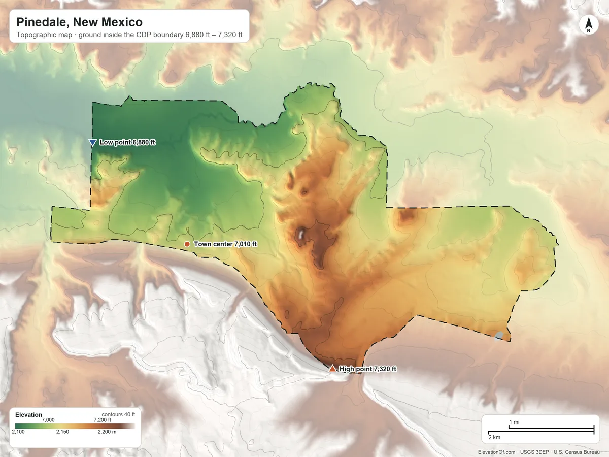 Topographic elevation map of Pinedale, New Mexico, shaded from 6,880 ft on the northwest side to 7,320 ft on the southeast edge, below higher ground just outside