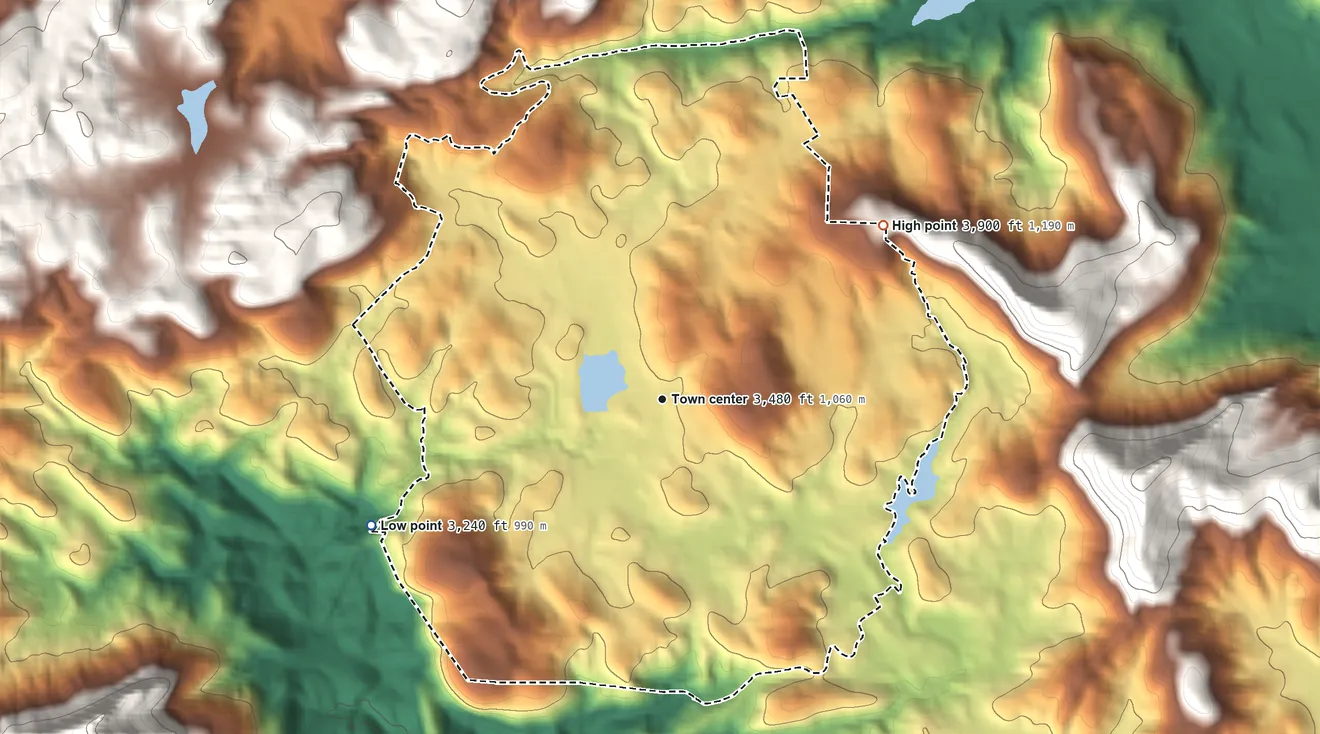Topographic elevation map of Cashiers, North Carolina, shaded from 3,240 ft on the southwest side to 3,900 ft at the foot of the Cowee Mountains