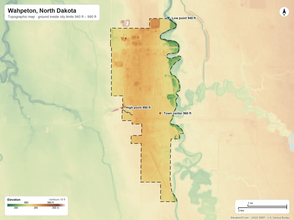 Topographic elevation map of Wahpeton, North Dakota, shaded from 940 ft on the north side to 990 ft on the west side