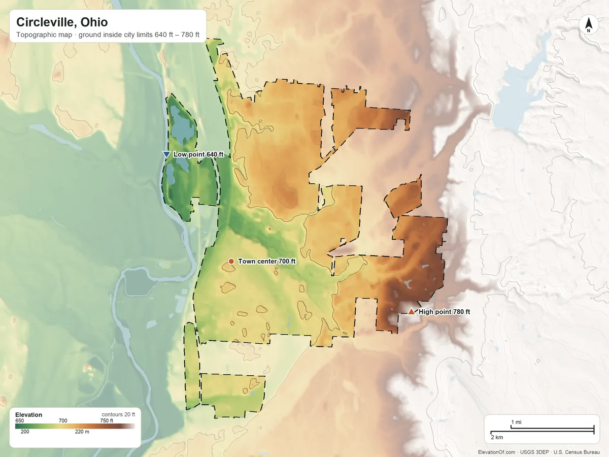Topographic elevation map of Circleville, Ohio, shaded from 640 ft on the northwest side to 780 ft on the east side