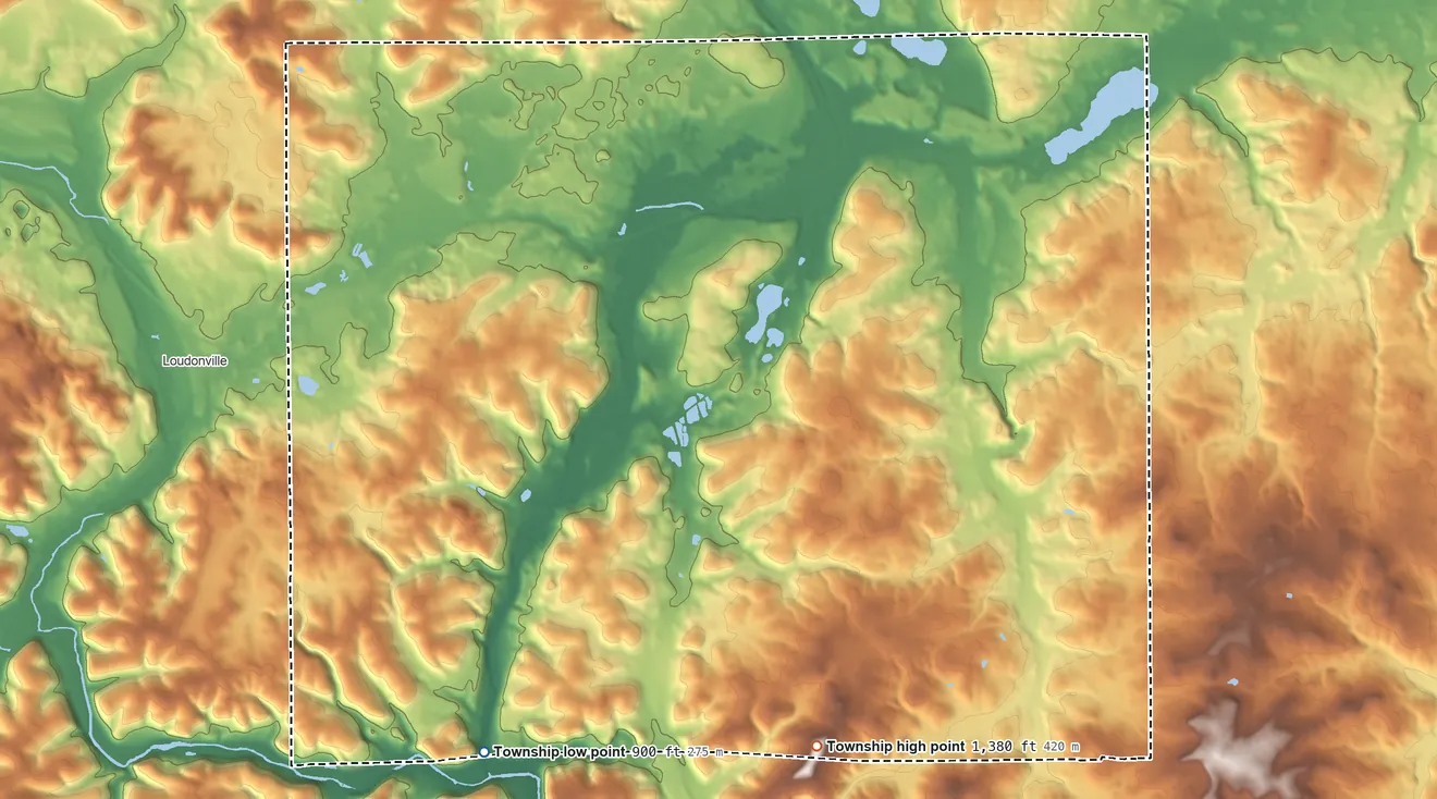 Topographic elevation map of Washington Township, Holmes County, Ohio, shaded from 900 ft on the southwest side to 1,380 ft on the south side