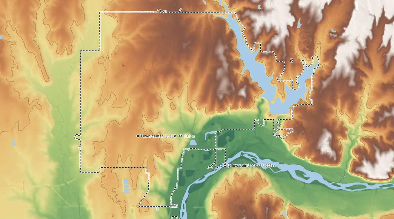 Topographic elevation map of Ponca City, Oklahoma, shaded from 910 ft on the east side to 1,100 ft on the north side
