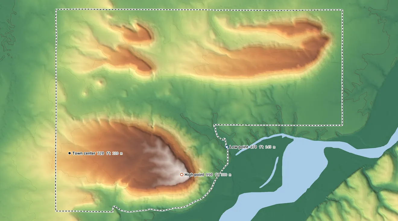 Topographic elevation map of Simms, Oklahoma, shaded from 470 ft on the east side to 990 ft on Holt Mountain