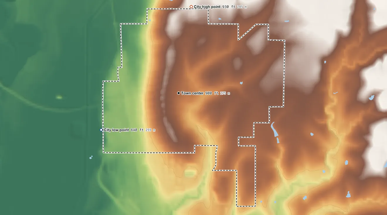Topographic elevation map of Wynnewood, Oklahoma, shaded from 840 ft on the southwest side to 930 ft on the north side