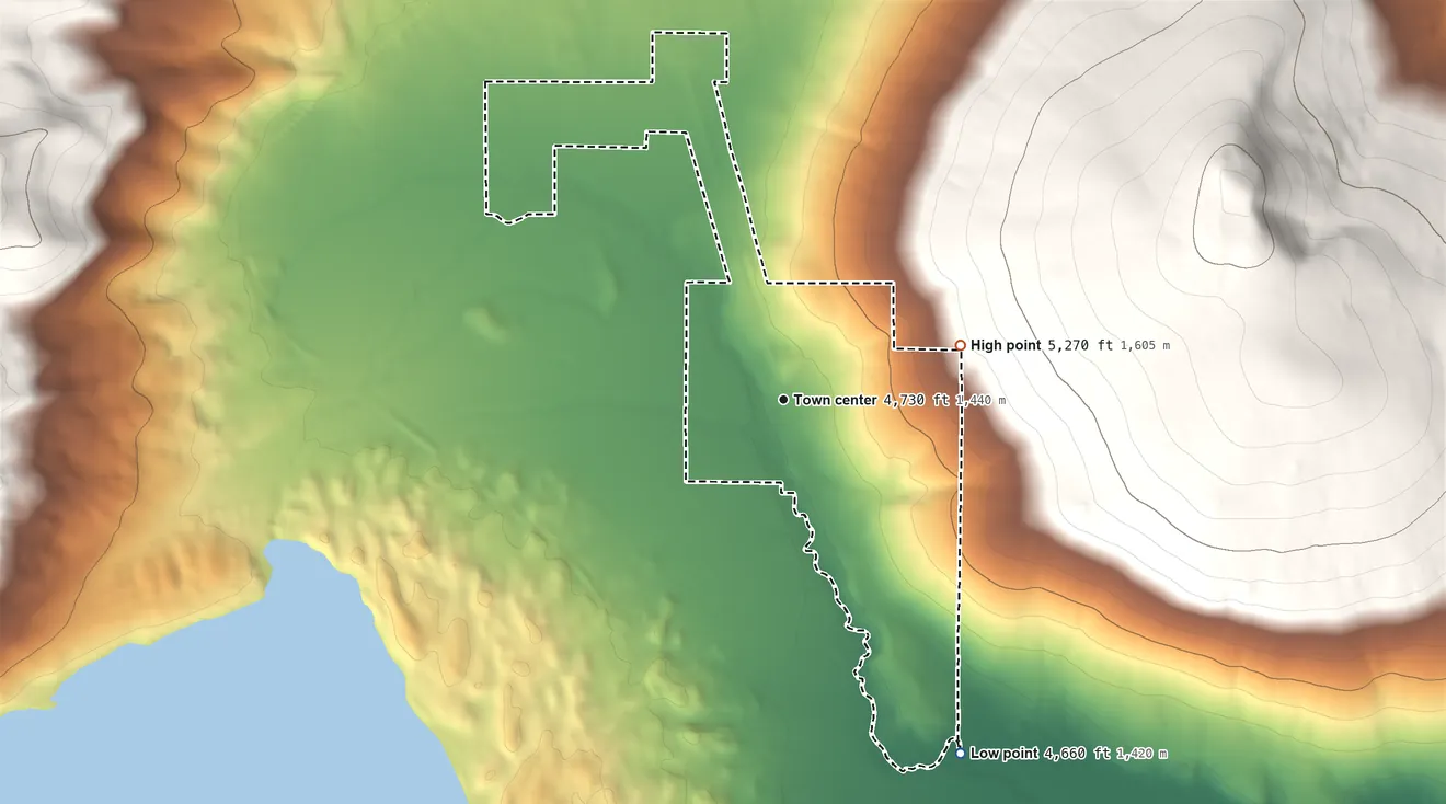 Topographic elevation map of Crescent Lake, Oregon, shaded from 4,660 ft on the southeast side to 5,270 ft at the foot of the Calapooya Mountains