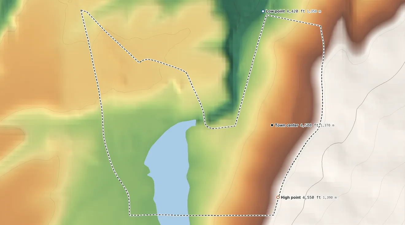 Topographic elevation map of Gilchrist, Oregon, shaded from 4,420 ft on the north side to 4,550 ft on the south edge, below higher ground just outside