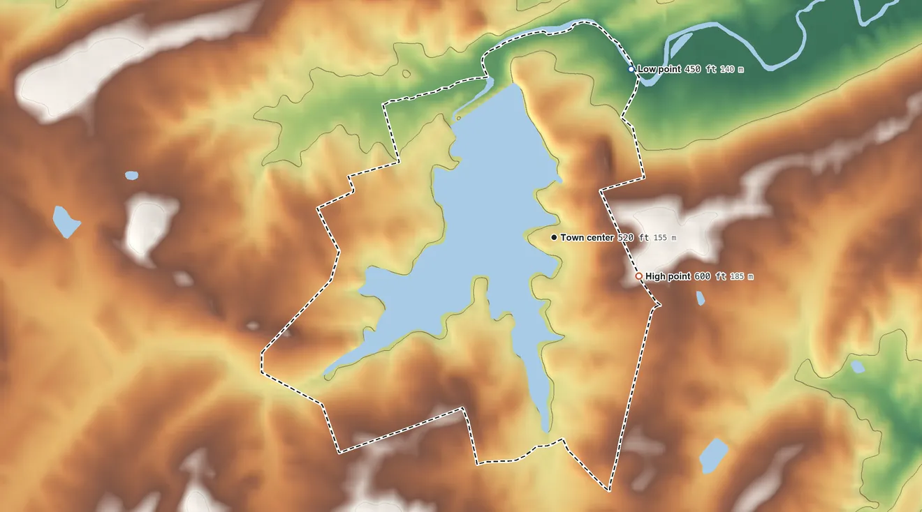 Topographic elevation map of Lake Meade, Pennsylvania, shaded from 450 ft on the northeast side to 600 ft on the southeast side