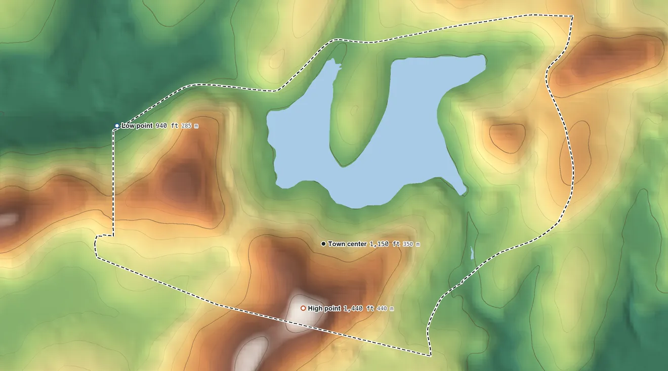 Topographic elevation map of Lake Winola, Pennsylvania, shaded from 940 ft on the northwest side to 1,440 ft on the south side