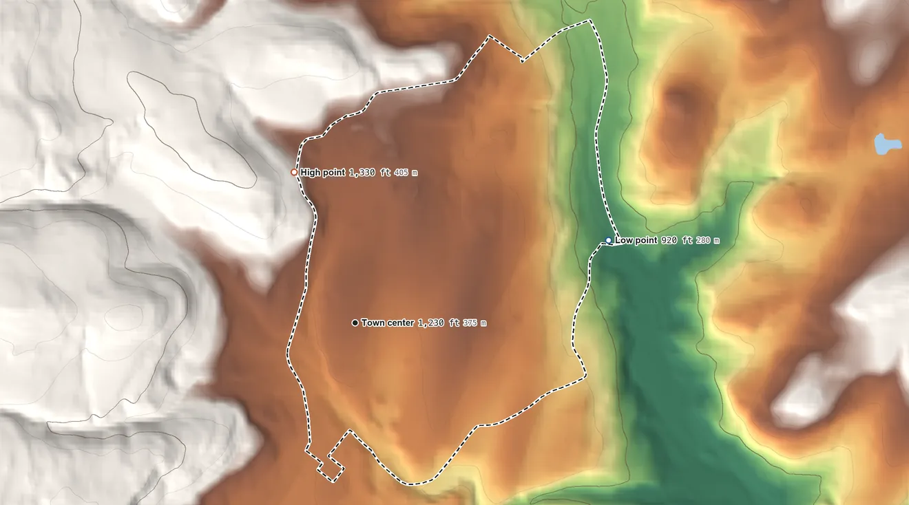 Topographic elevation map of Mountainhome, Pennsylvania, shaded from 920 ft on the east side to 1,330 ft at the foot of the Pocono Mountains