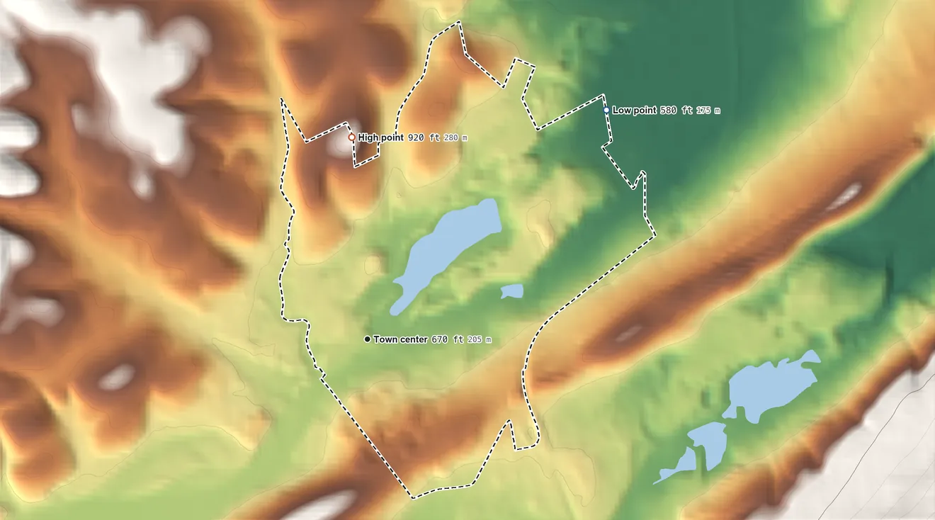 Topographic elevation map of Saylorsburg, Pennsylvania, shaded from 580 ft on the northeast side to 920 ft on the north side