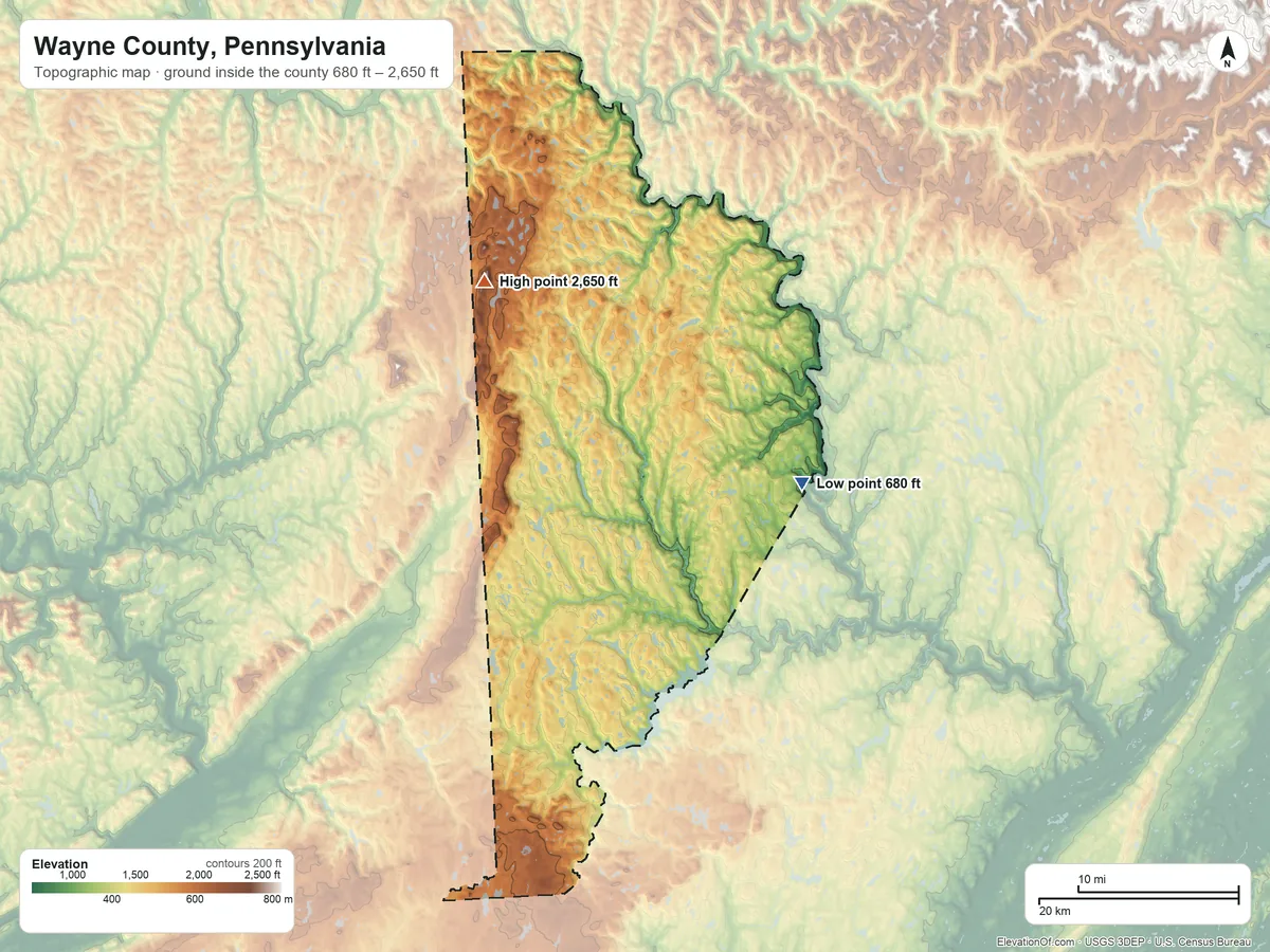 Topographic elevation map of Wayne County, Pennsylvania, shaded from 680 ft on the east side to 2,650 ft on Mount Ararat