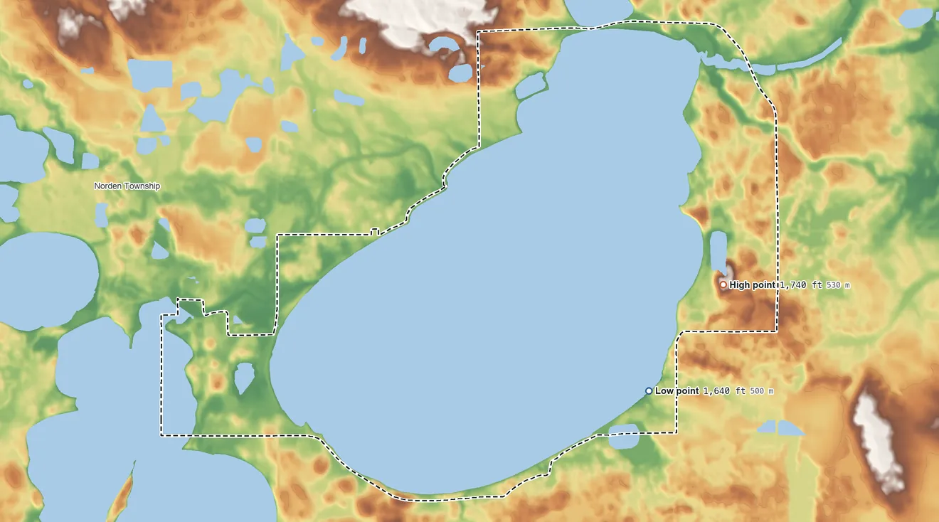 Topographic elevation map of Lake Poinsett, South Dakota, shaded from 1,640 ft on the southeast side to 1,740 ft on the southeast side