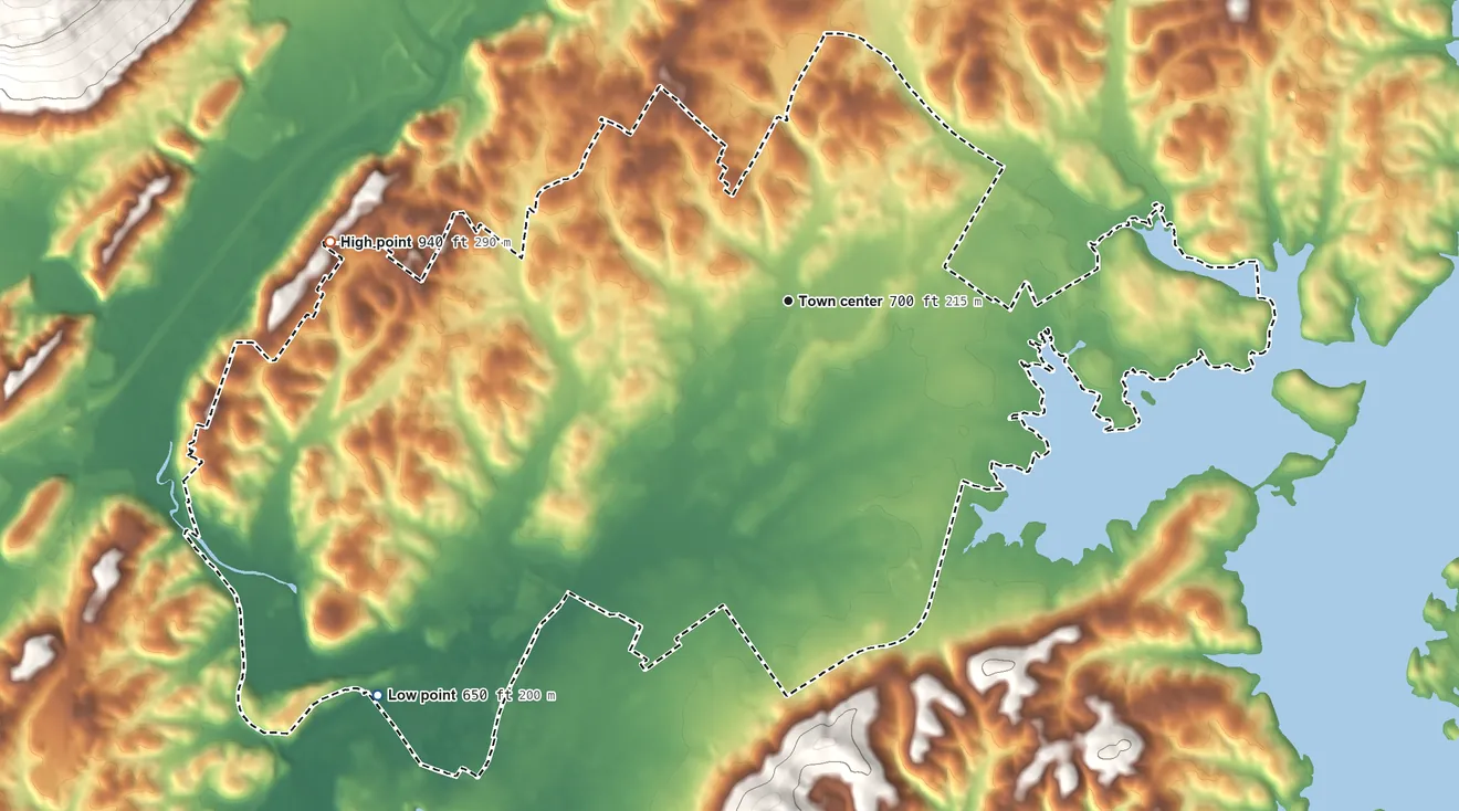 Topographic elevation map of Middle Valley, Tennessee, shaded from 650 ft on the southwest side to 940 ft at the foot of the White Oak Mountain