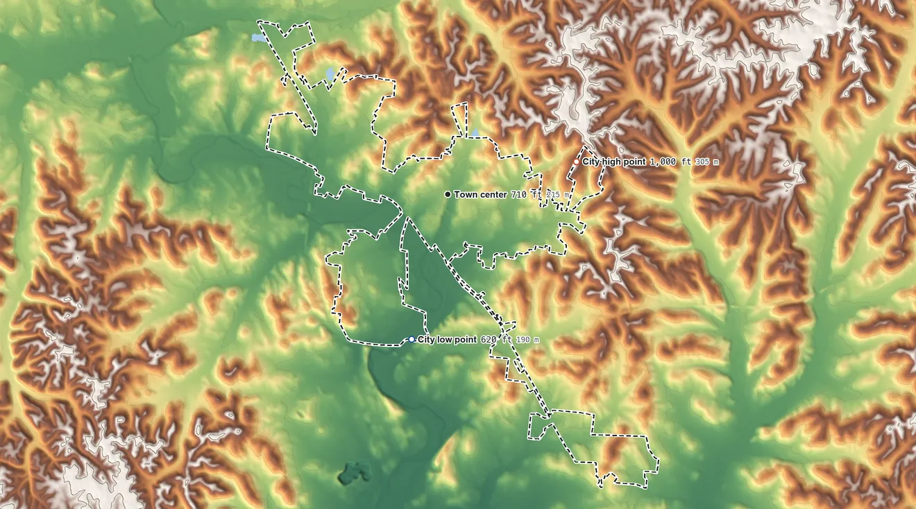 Topographic elevation map of Pulaski, Tennessee, shaded from 620 ft on the south side to 1,000 ft on the east side