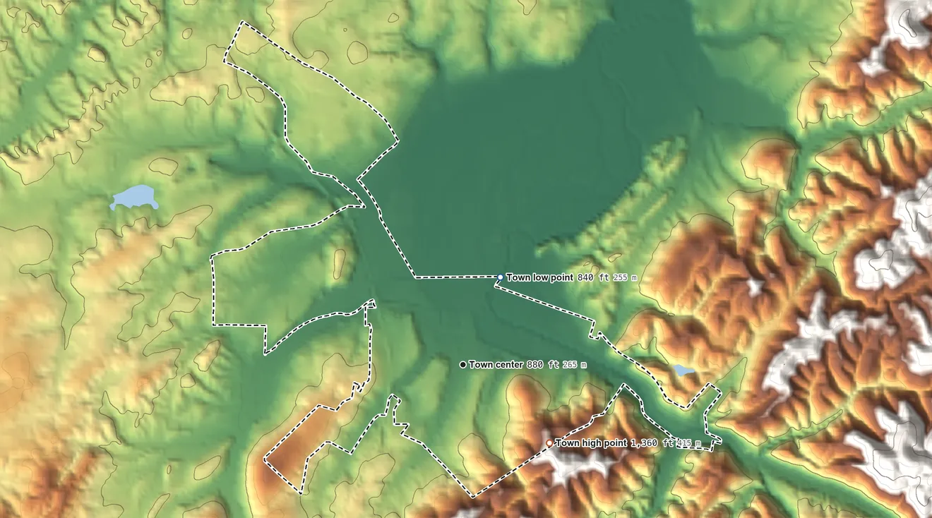 Topographic elevation map of Tellico Plains, Tennessee, shaded from 840 ft on the northeast side to 1,360 ft on the southeast edge, below higher ground just outside