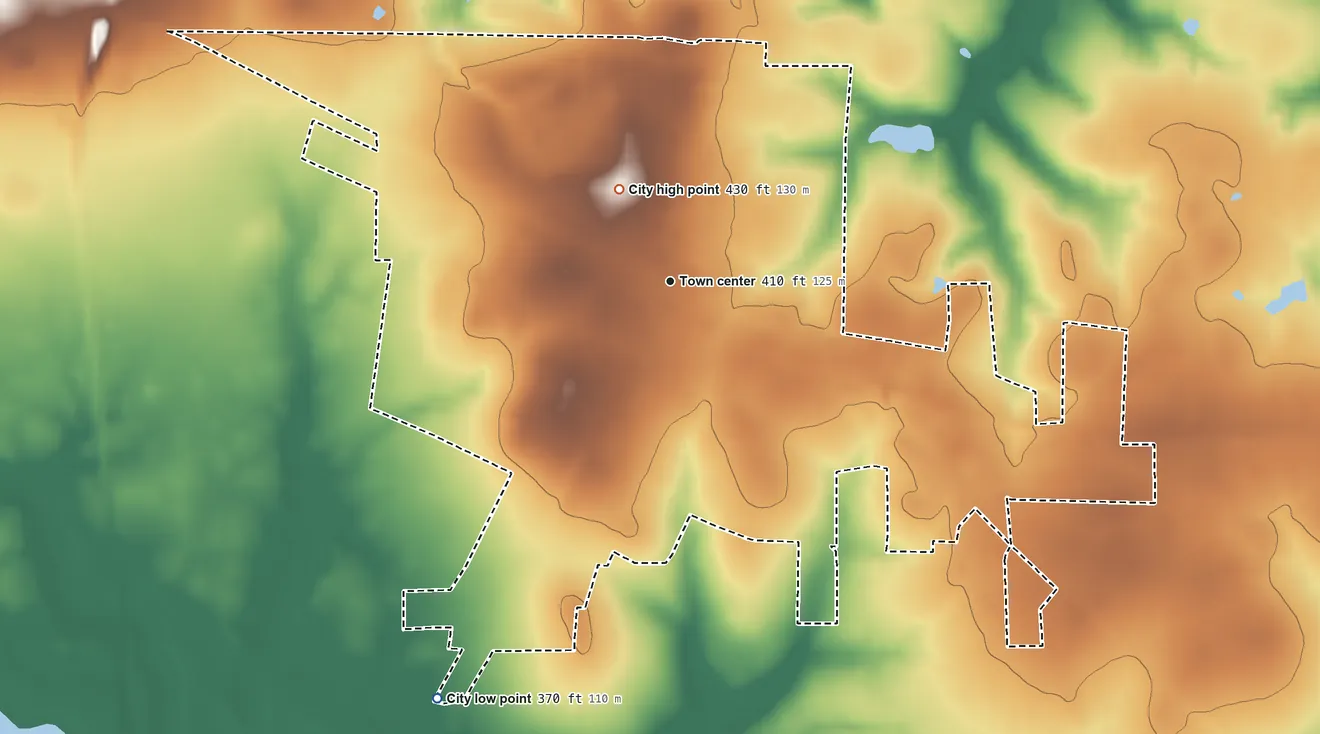 Topographic elevation map of De Kalb, Texas, shaded from 370 ft on the southwest side to 430 ft near the middle