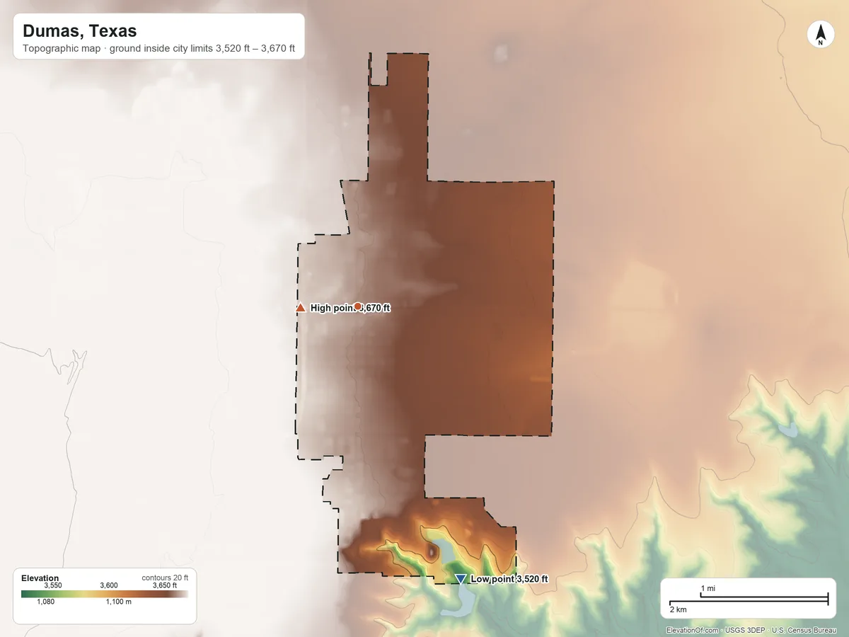 Topographic elevation map of Dumas, Texas, shaded from 3,520 ft on the south side to 3,670 ft near the middle