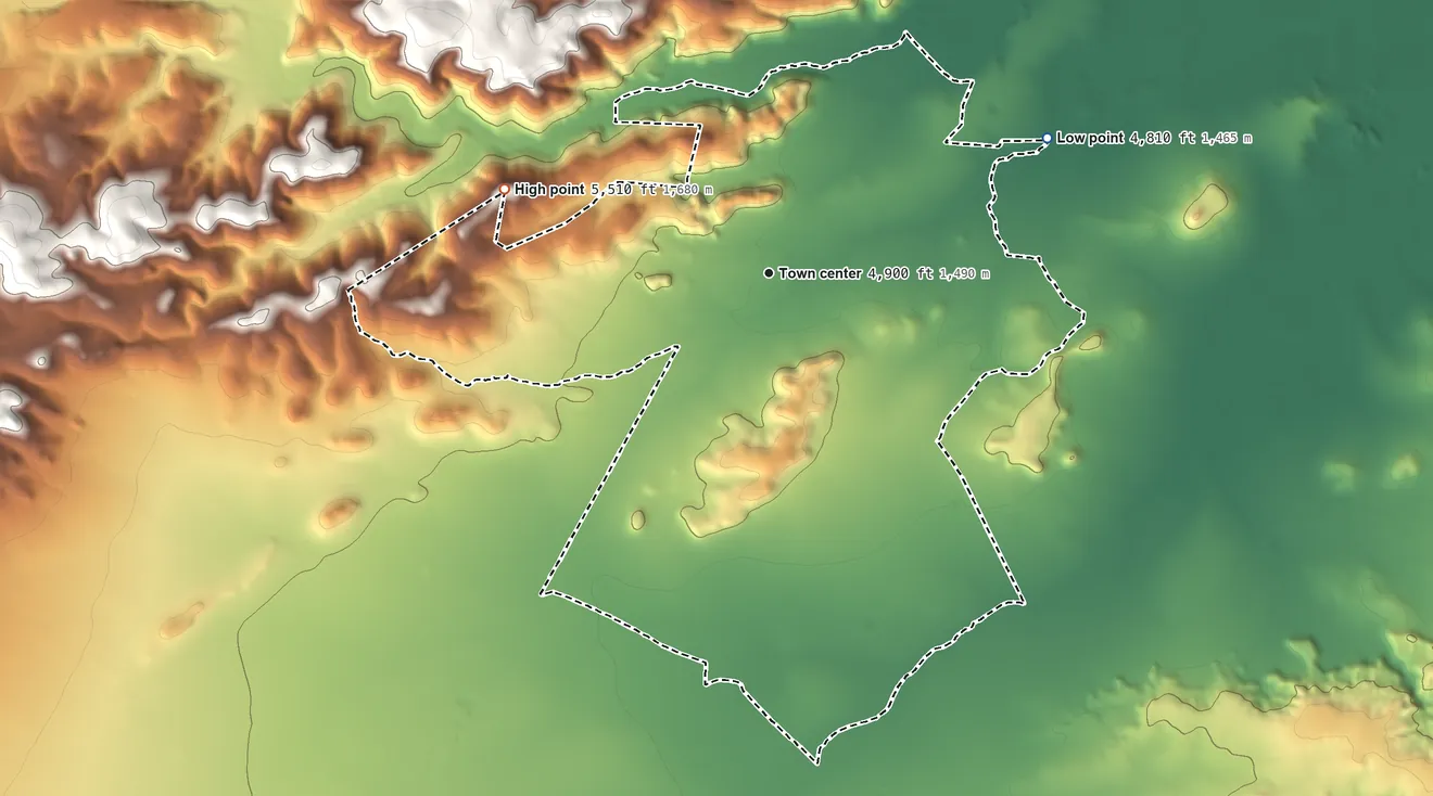 Topographic elevation map of Fort Davis, Texas, shaded from 4,810 ft on the northeast side to 5,510 ft on the west side