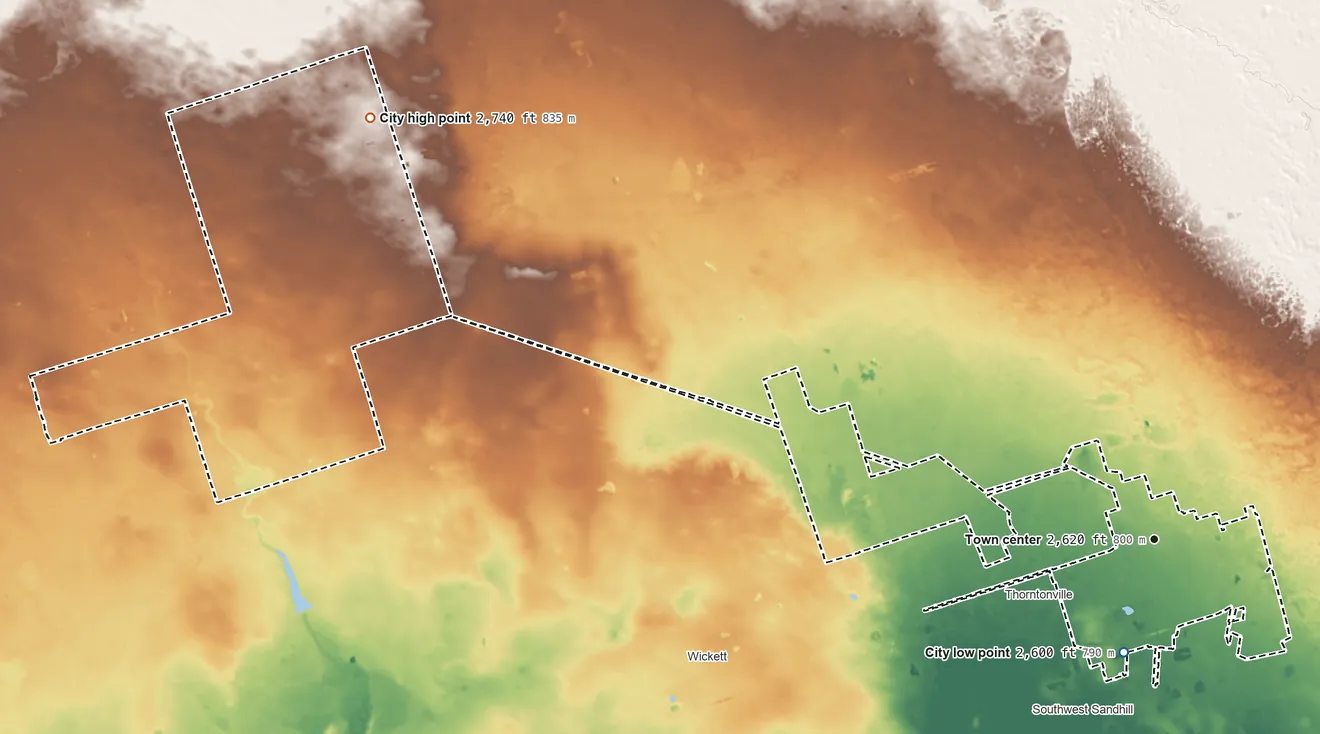 Topographic elevation map of Monahans, Texas, shaded from 2,600 ft near the middle to 2,740 ft on the northwest side