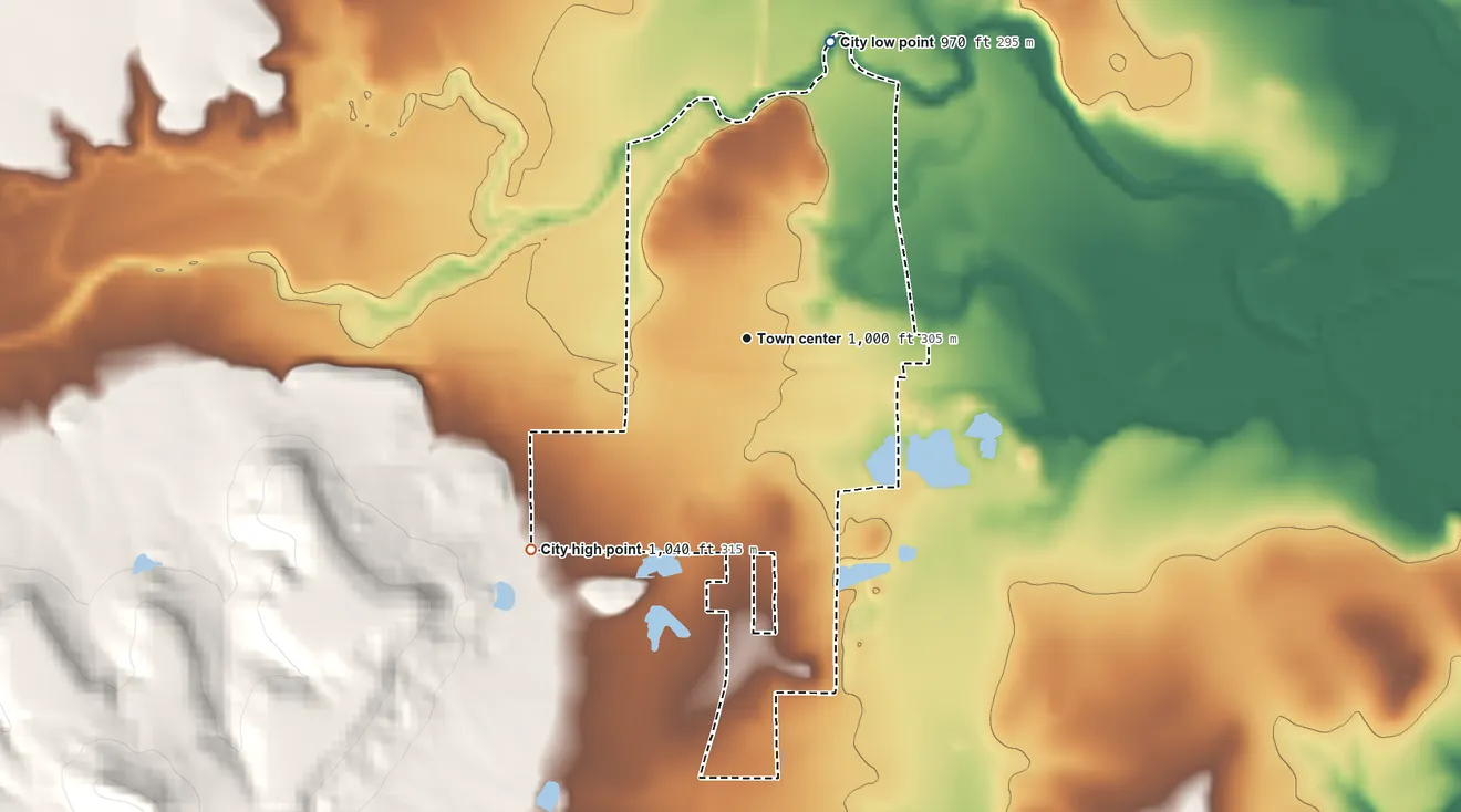 Topographic elevation map of Strawn, Texas, shaded from 970 ft on the north side to 1,040 ft at the foot of the Palo Pinto Mountains