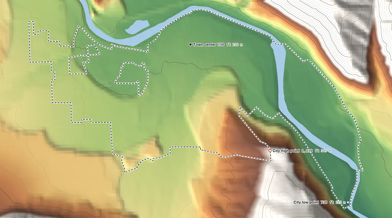 Topographic elevation map of Cashmere, Washington, shaded from 730 ft on the southeast side to 1,130 ft on the southeast edge, below higher ground just outside