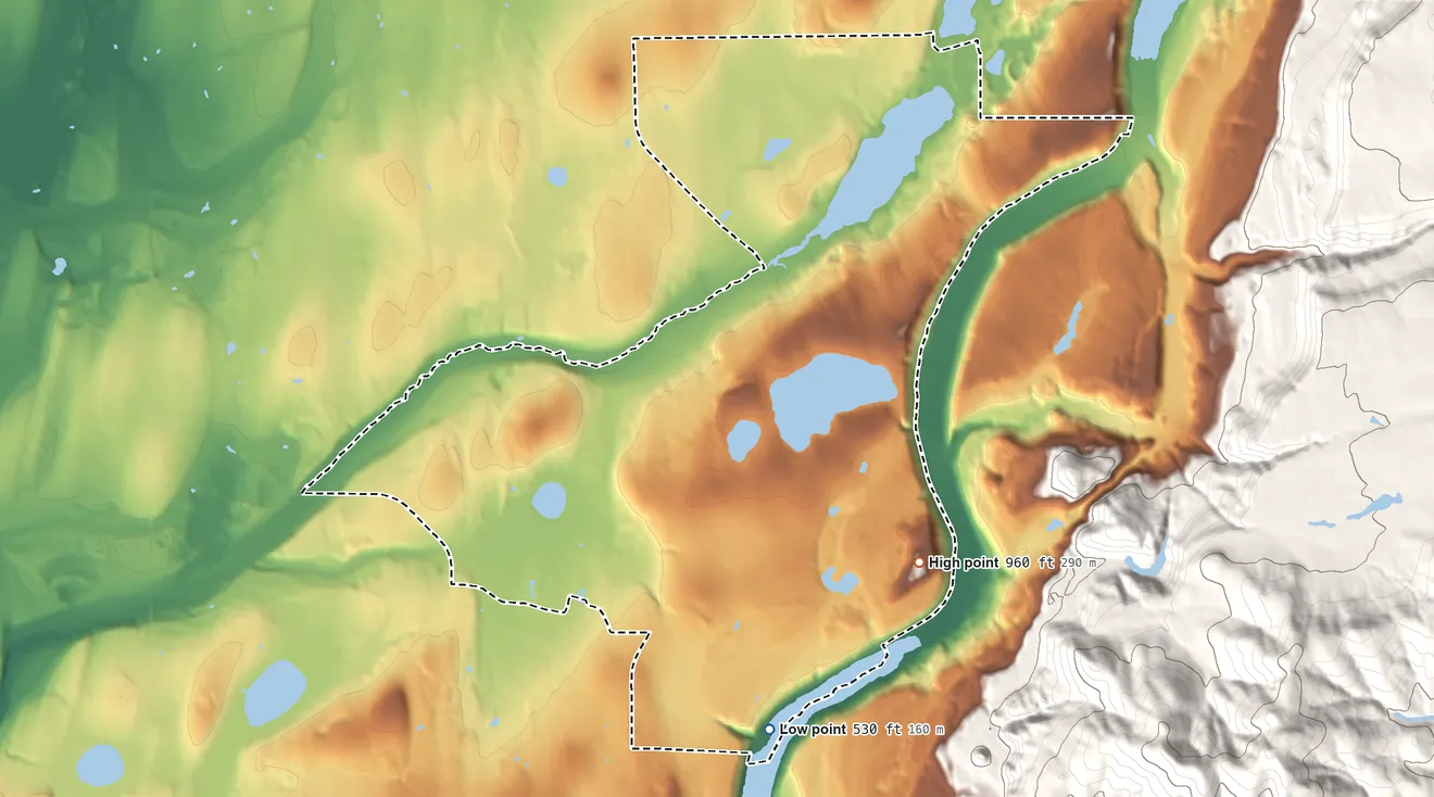 Topographic elevation map of Clear Lake, Washington, shaded from 530 ft on the south side to 960 ft on the southeast edge, below higher ground just outside