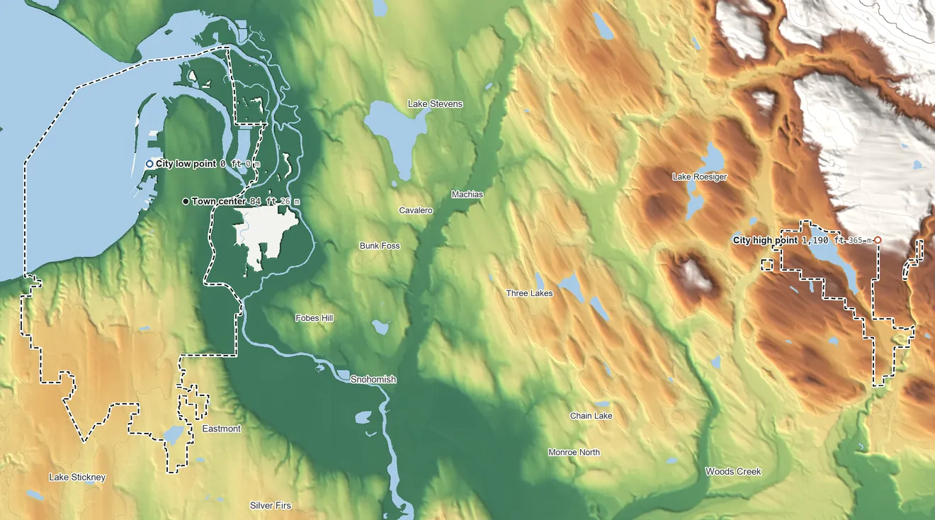 Topographic elevation map of Everett, Washington, shaded from sea level level on the Salish Sea to 1,190 ft on the east edge, below higher ground just outside
