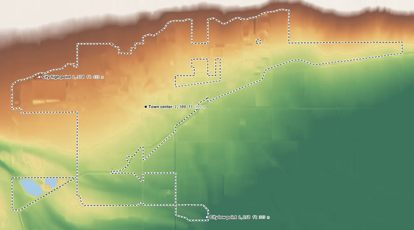 Topographic elevation map of Quincy, Washington, shaded from 1,260 ft on the southeast side to 1,370 ft on the west side