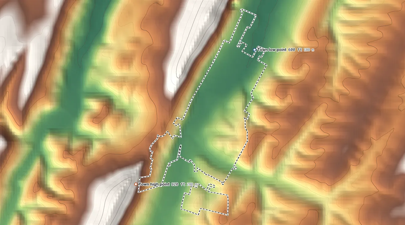 Topographic elevation map of Bath (Berkeley Springs), West Virginia, shaded from 600 ft on the northeast side to 920 ft on the southwest edge, below higher ground just outside
