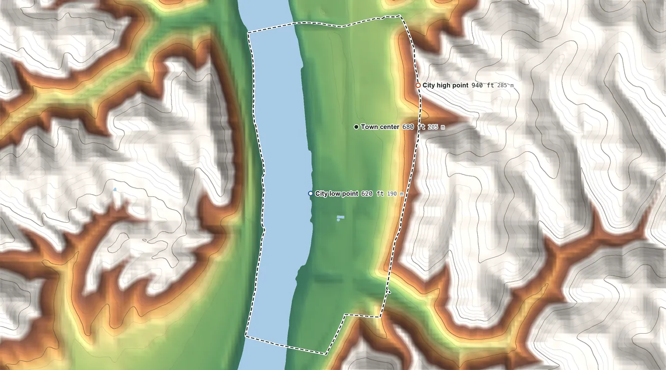 Topographic elevation map of McMechen, West Virginia, shaded from 620 ft on the southwest side to 940 ft on the northeast edge, below higher ground just outside