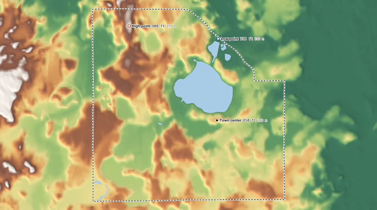 Topographic elevation map of Bohners Lake, Wisconsin, shaded from 790 ft on the north side to 900 ft on the northwest side