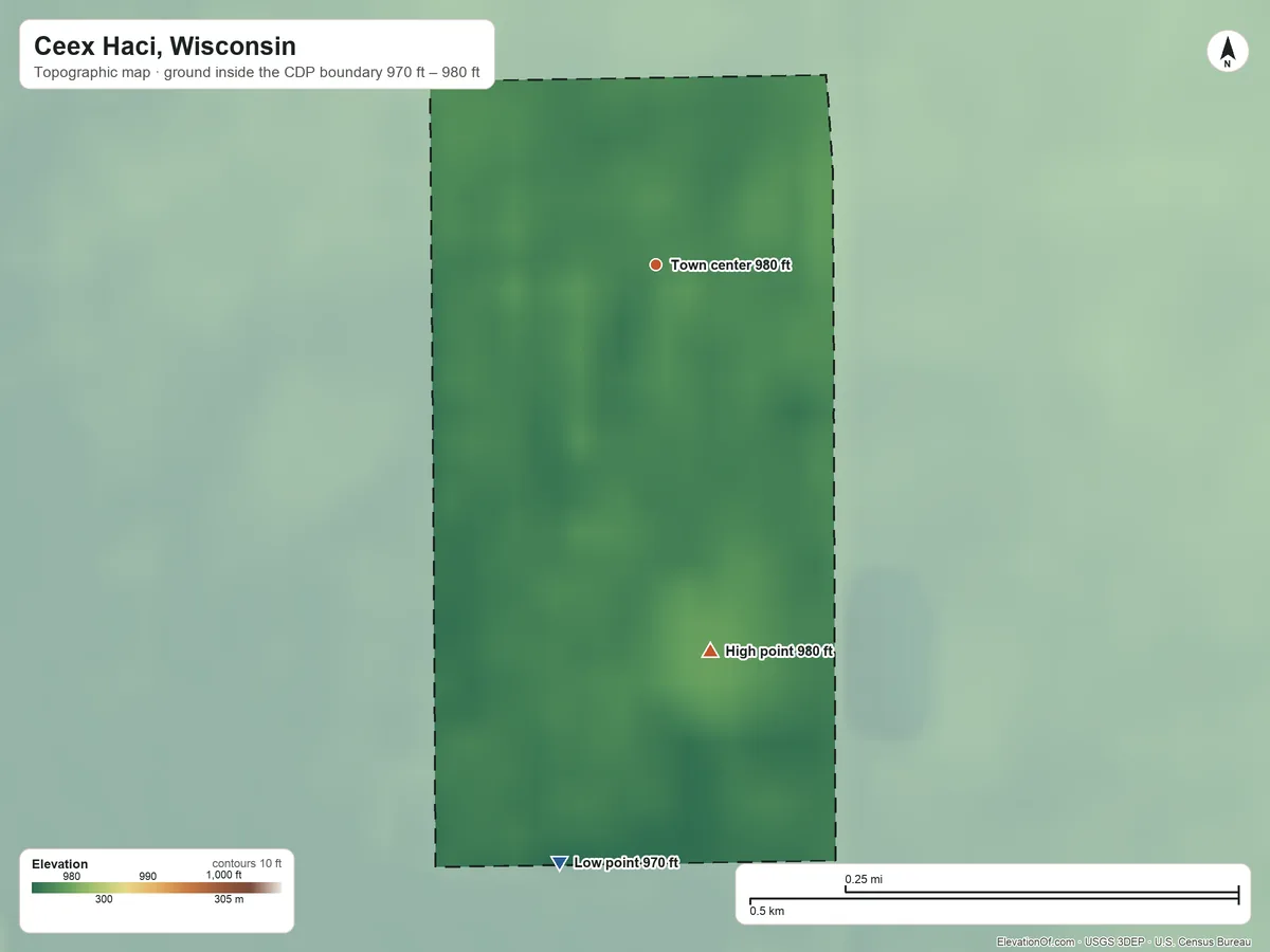 Topographic elevation map of Ceex Haci, Wisconsin, shaded from 970 ft on the south side to 980 ft on the south side