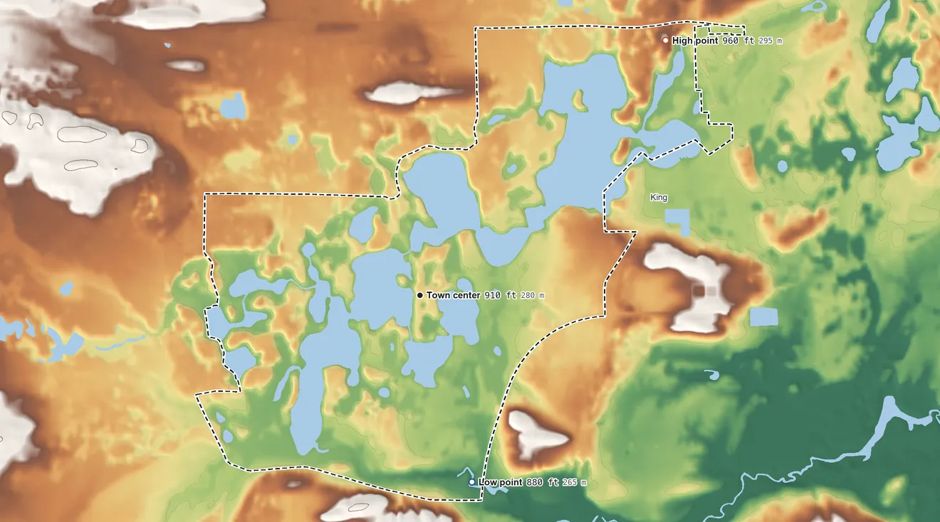 Topographic elevation map of Chain O' Lakes, Wisconsin, shaded from 880 ft on the south side to 960 ft on the northeast side