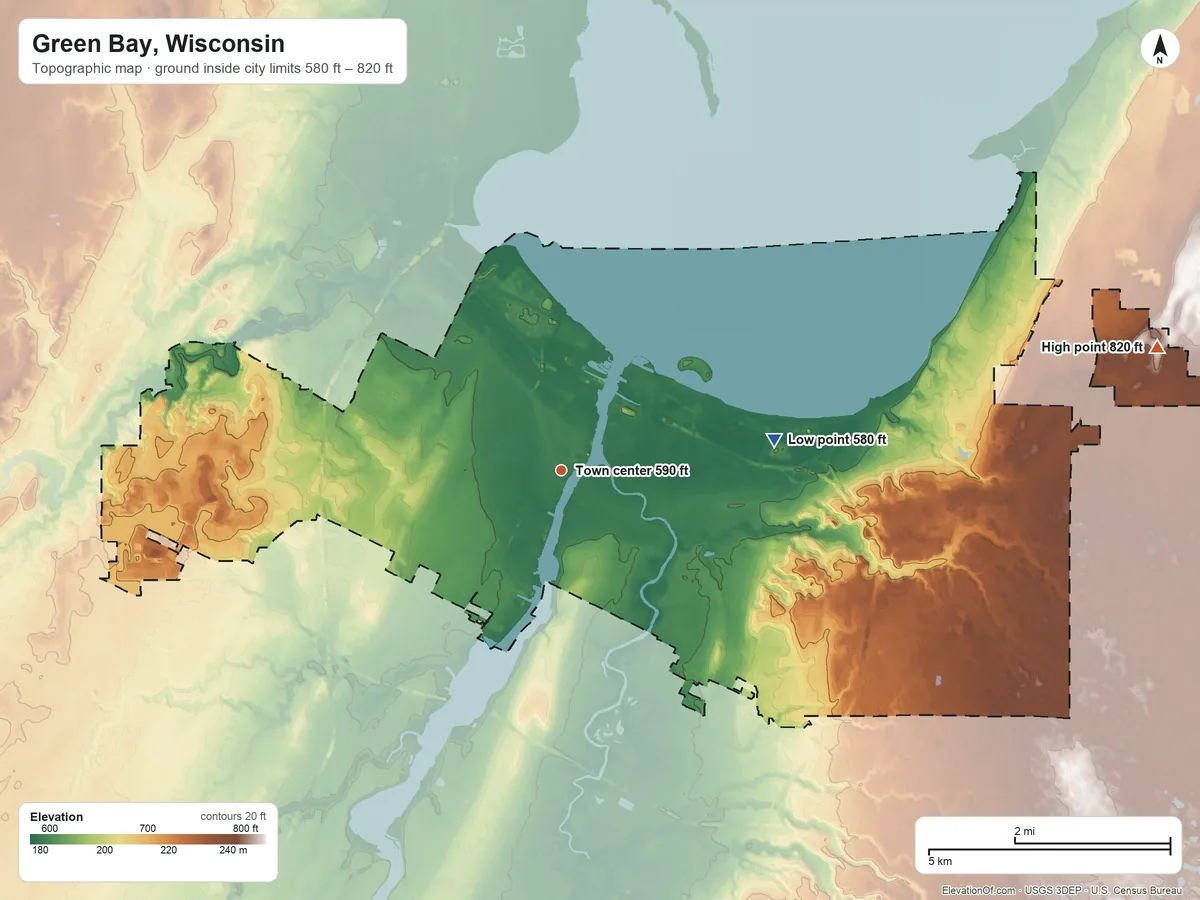 Topographic elevation map of Green Bay, Wisconsin, shaded from 580 ft on the east side to 820 ft on the east side