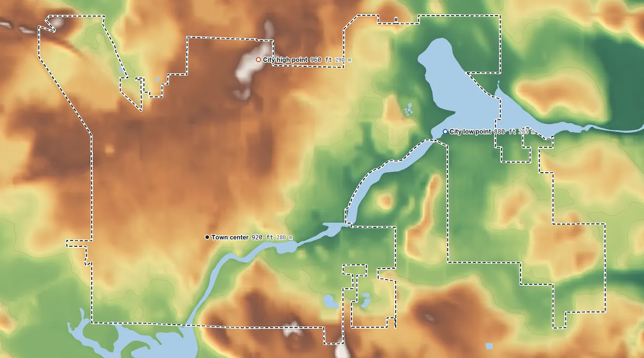 Topographic elevation map of Kiel, Wisconsin, shaded from 880 ft on the northeast side to 960 ft on the north side