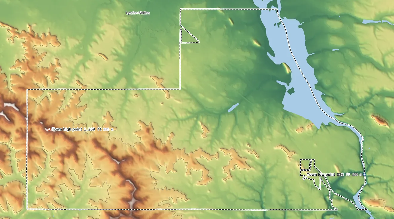 Topographic elevation map of Lyndon, Juneau County, Wisconsin, shaded from 830 ft on the east side to 1,260 ft on the west side