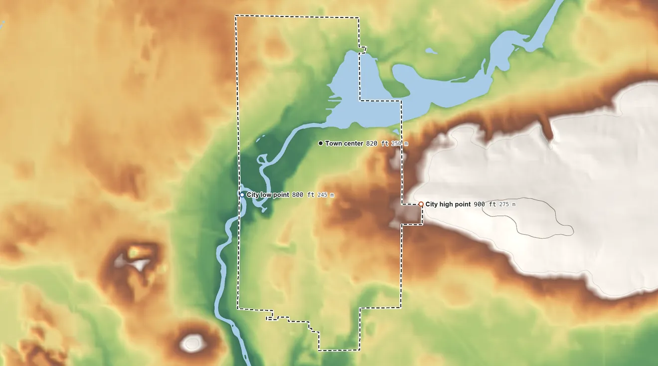 Topographic elevation map of Manawa, Wisconsin, shaded from 800 ft on the southwest side to 900 ft on the southeast side