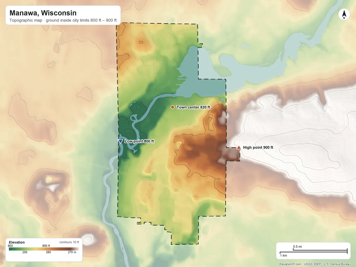 Topographic elevation map of Manawa, Wisconsin, shaded from 800 ft on the southwest side to 900 ft on the southeast side