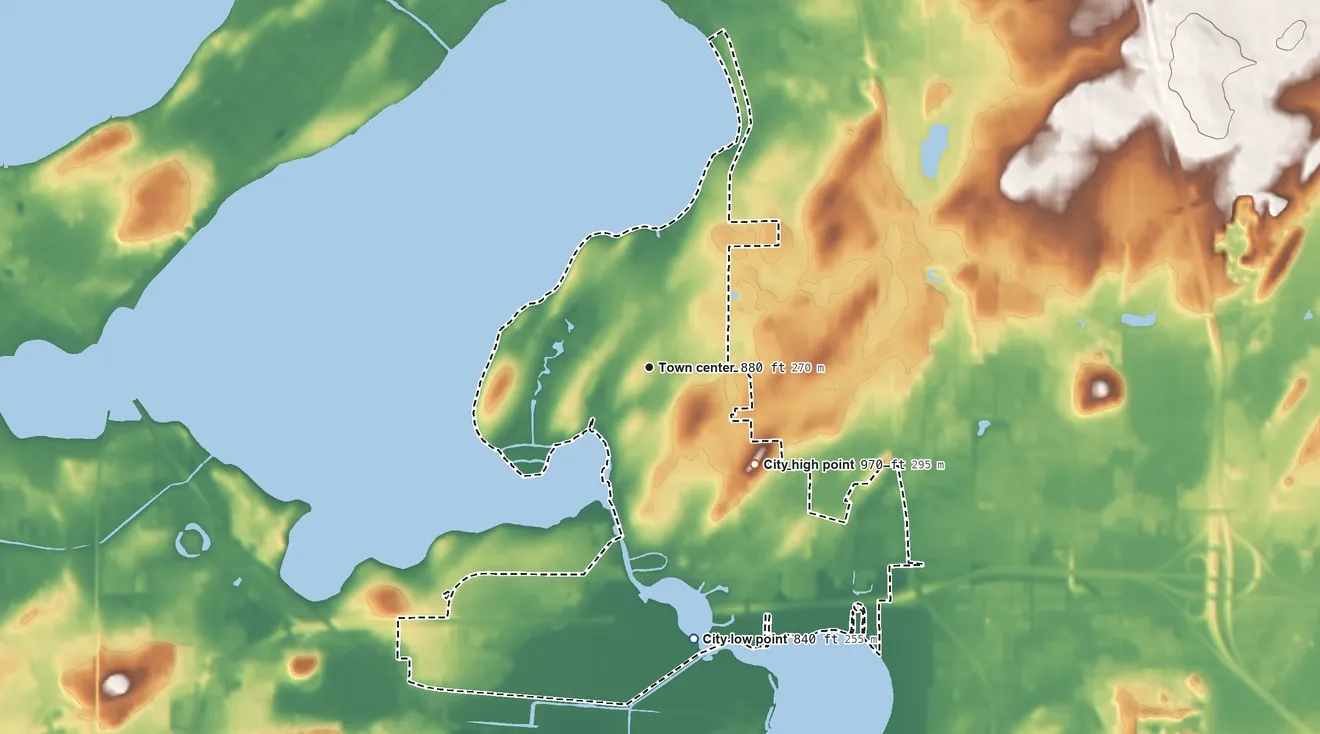 Topographic elevation map of Monona, Wisconsin, shaded from 840 ft on the south side to 970 ft on the southeast side