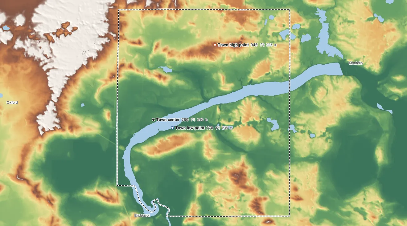 Topographic elevation map of Packwaukee, Wisconsin, shaded from 770 ft near the middle to 940 ft on the northeast side