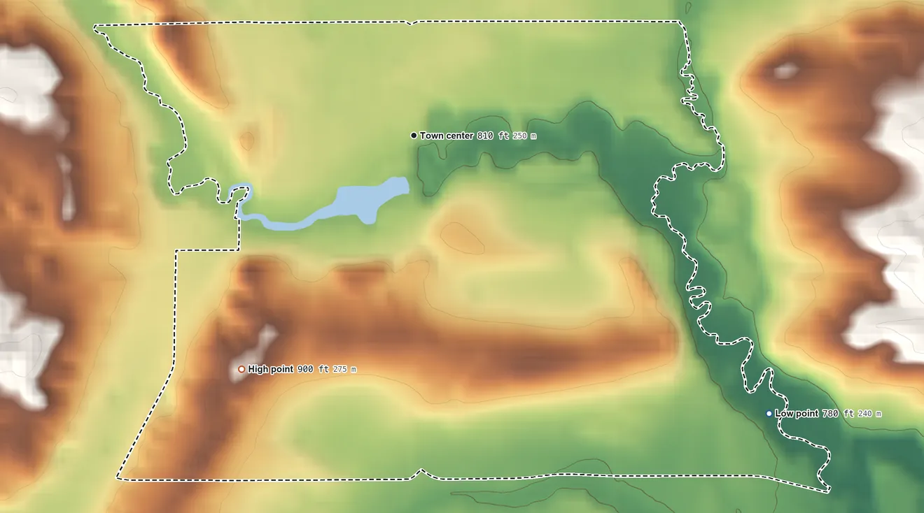 Topographic elevation map of Pine River, Waushara County, Wisconsin, shaded from 780 ft on the southeast side to 900 ft on the southwest side