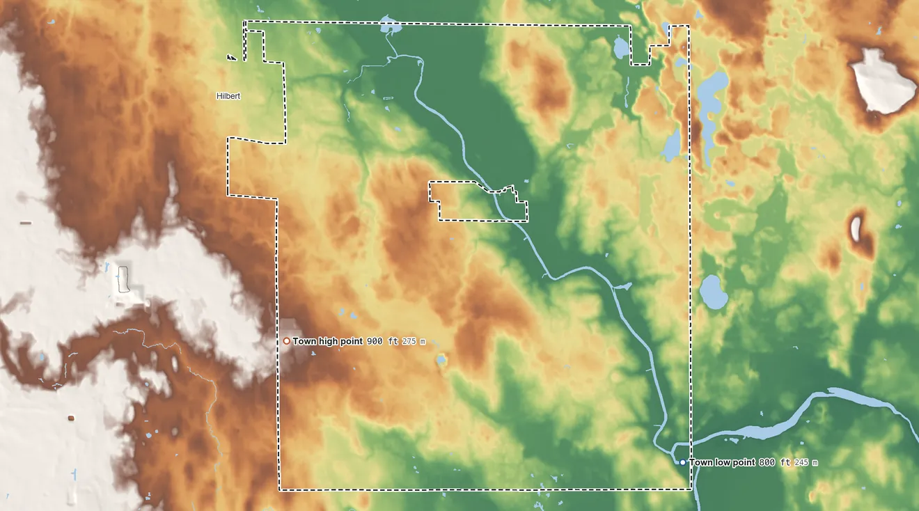 Topographic elevation map of Rantoul, Wisconsin, shaded from 800 ft on the southeast side to 900 ft on the southwest side