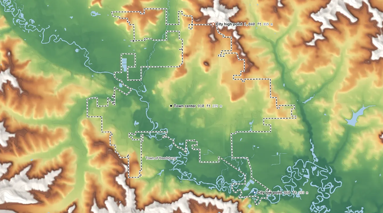 Topographic elevation map of Reedsburg, Wisconsin, shaded from 860 ft on the southeast side to 1,040 ft on the northeast side